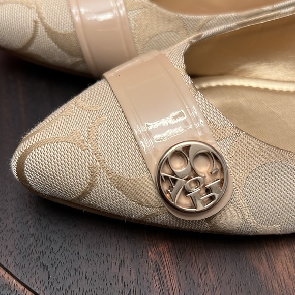 EUC - Preloved Coach Onida Flats, Size 7M US. - Picture 2 of 16
